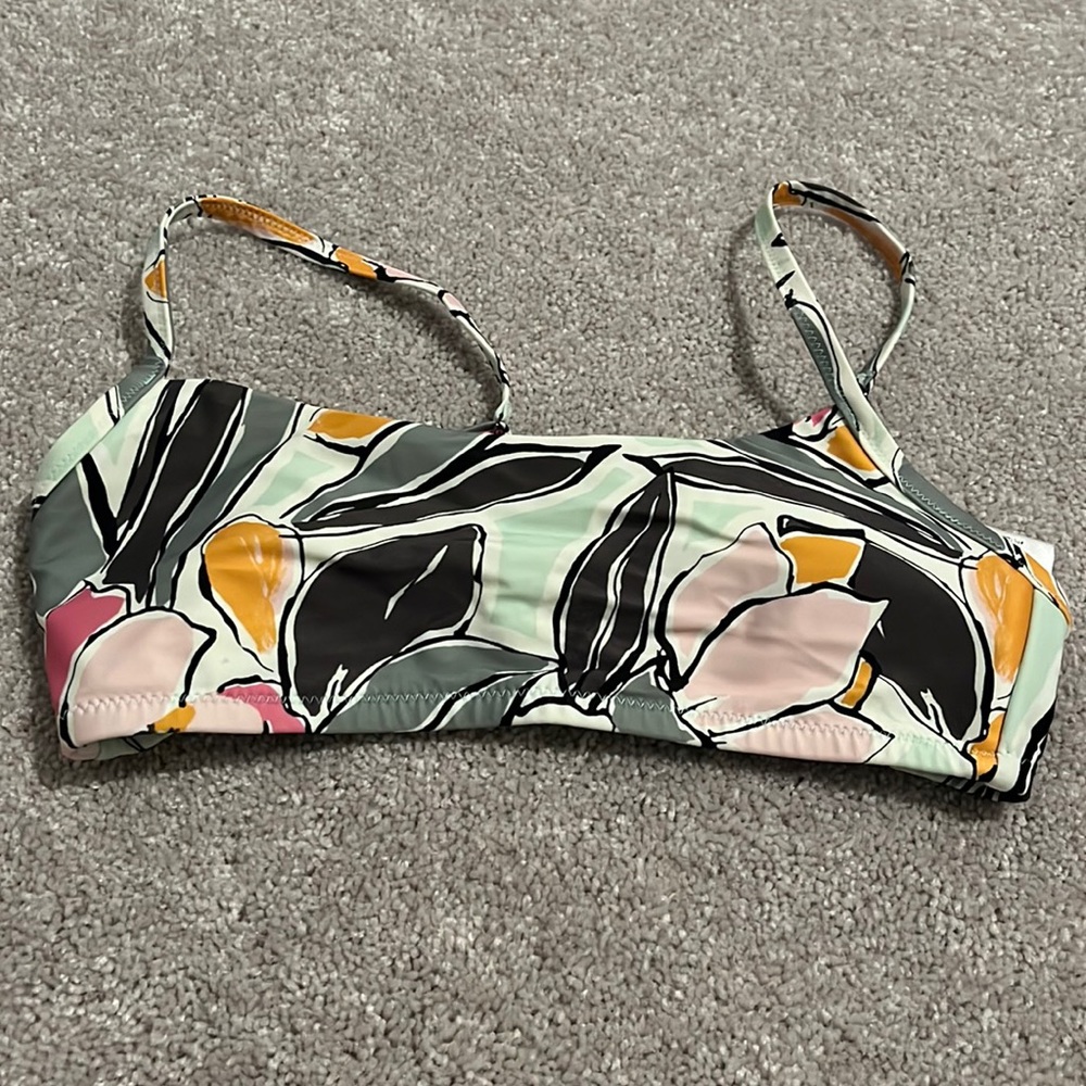 Lolë bikini top